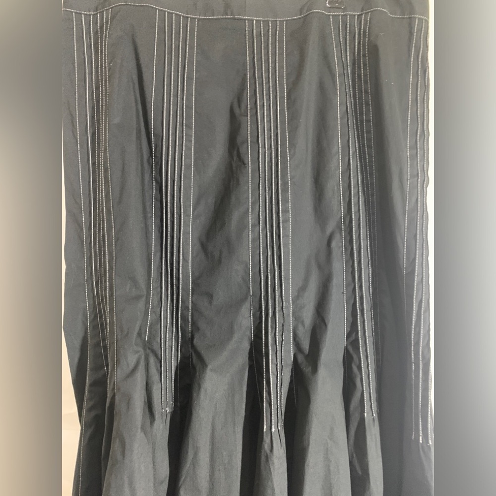 Black skirt, with white tread stitching size 14 - Picture 7 of 7